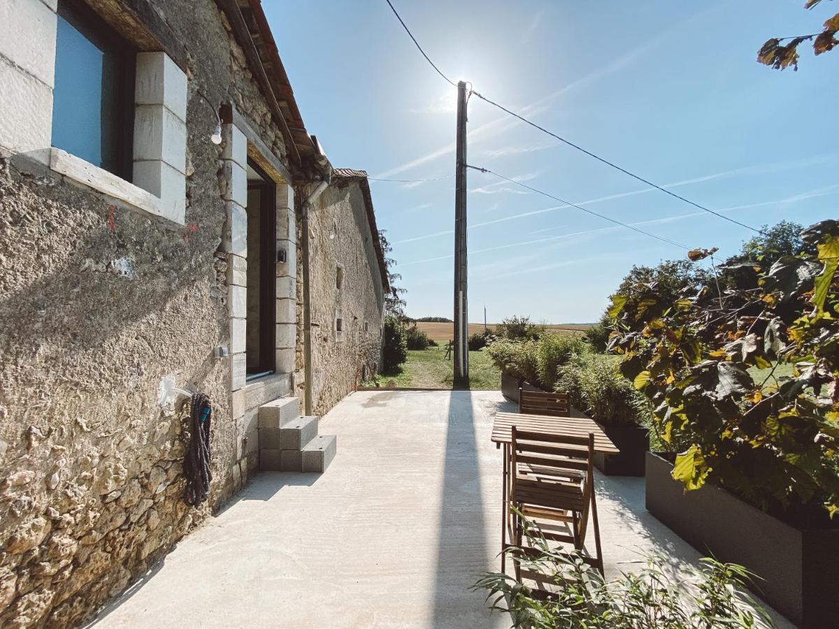La Parenthese, Joli Studio Avec Terrasse Valeuil Buitenkant foto