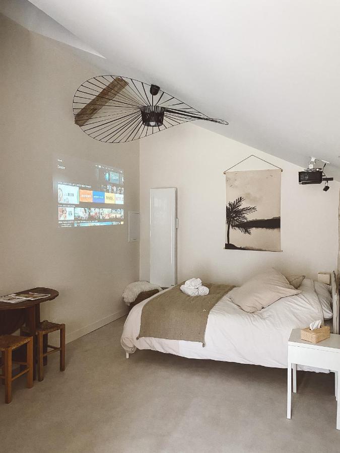 La Parenthese, Joli Studio Avec Terrasse Valeuil Buitenkant foto