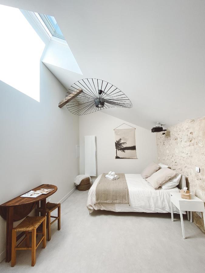 La Parenthese, Joli Studio Avec Terrasse Valeuil Buitenkant foto