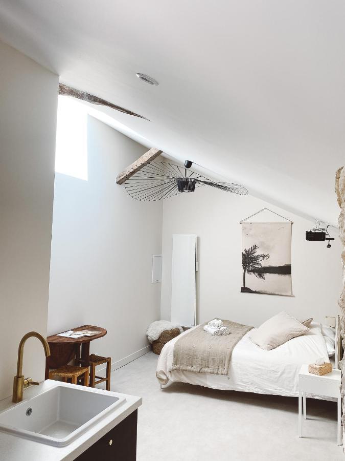 La Parenthese, Joli Studio Avec Terrasse Valeuil Buitenkant foto