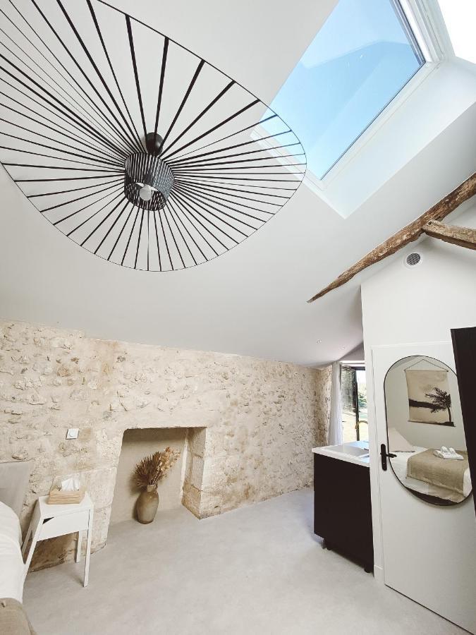 La Parenthese, Joli Studio Avec Terrasse Valeuil Buitenkant foto